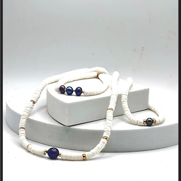 Natural Clamshell & Peacock Pearl Bracelet with 14k Gold Filled Components - Picture 5 of 7